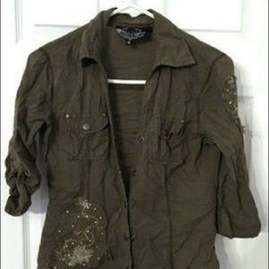 WITH LOVE MAGAZINE GREEN EMBROIDERED TOP MEDIUM